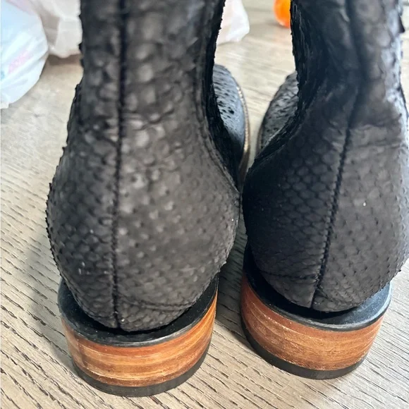 Men's Black Textured Leather Boots